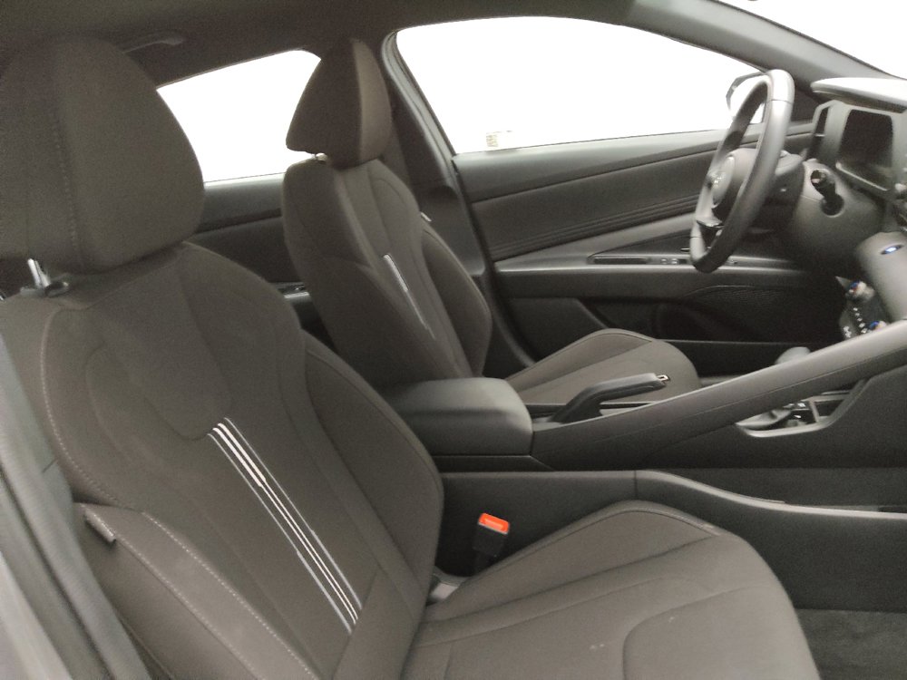 Used 2025 Hyundai Elantra Sport FWD image 21