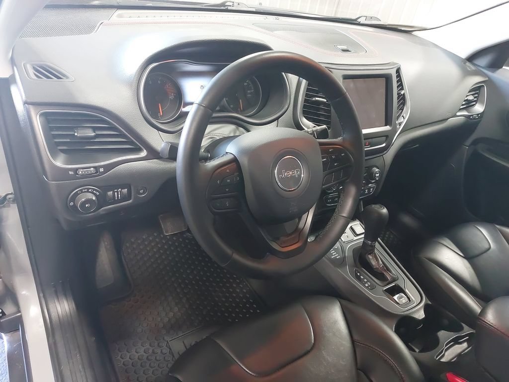 Used 2019 Jeep Cherokee Trailhawk w/ Comfort/Convenience Group AWD/4WD image 15