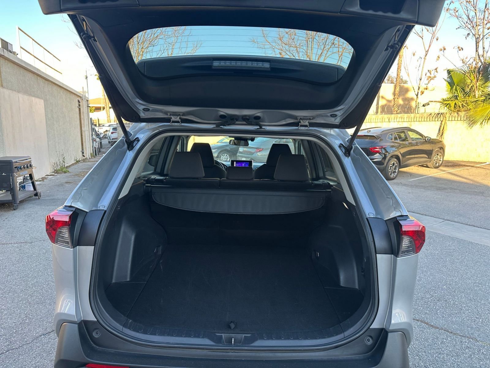 Used 2025 Toyota RAV4 XLE w/ Weather Package image 31