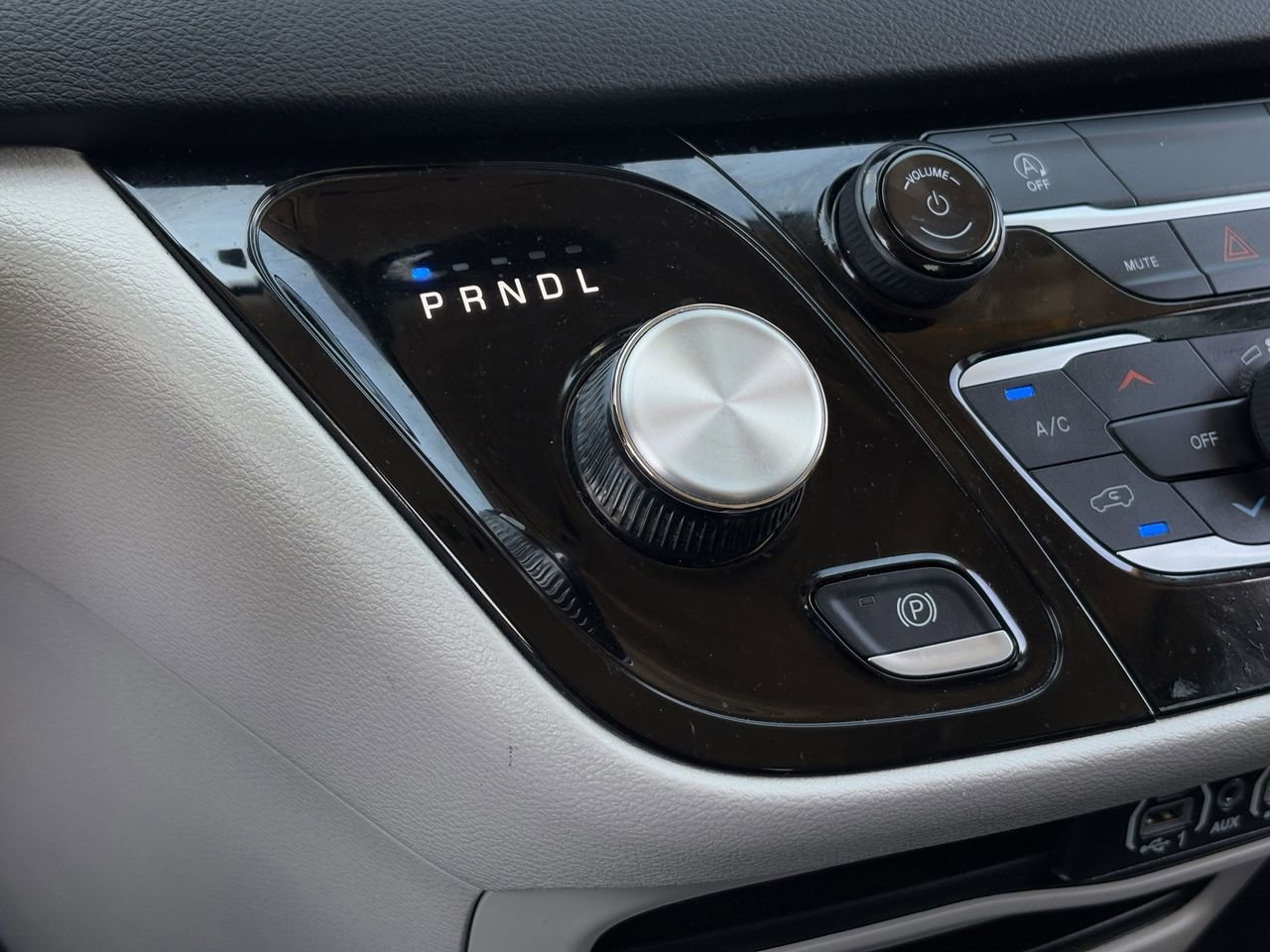 Used 2024 Chrysler Voyager LX image 19