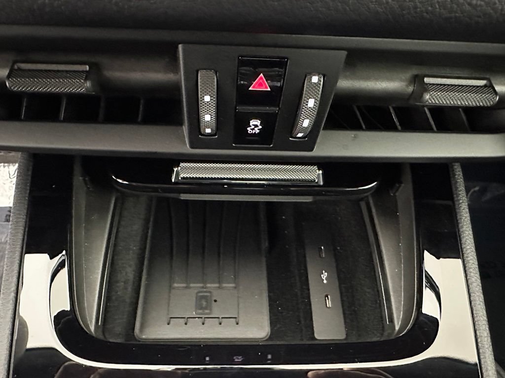 Certified 2025 Porsche Cayenne AWD/4WD image 33