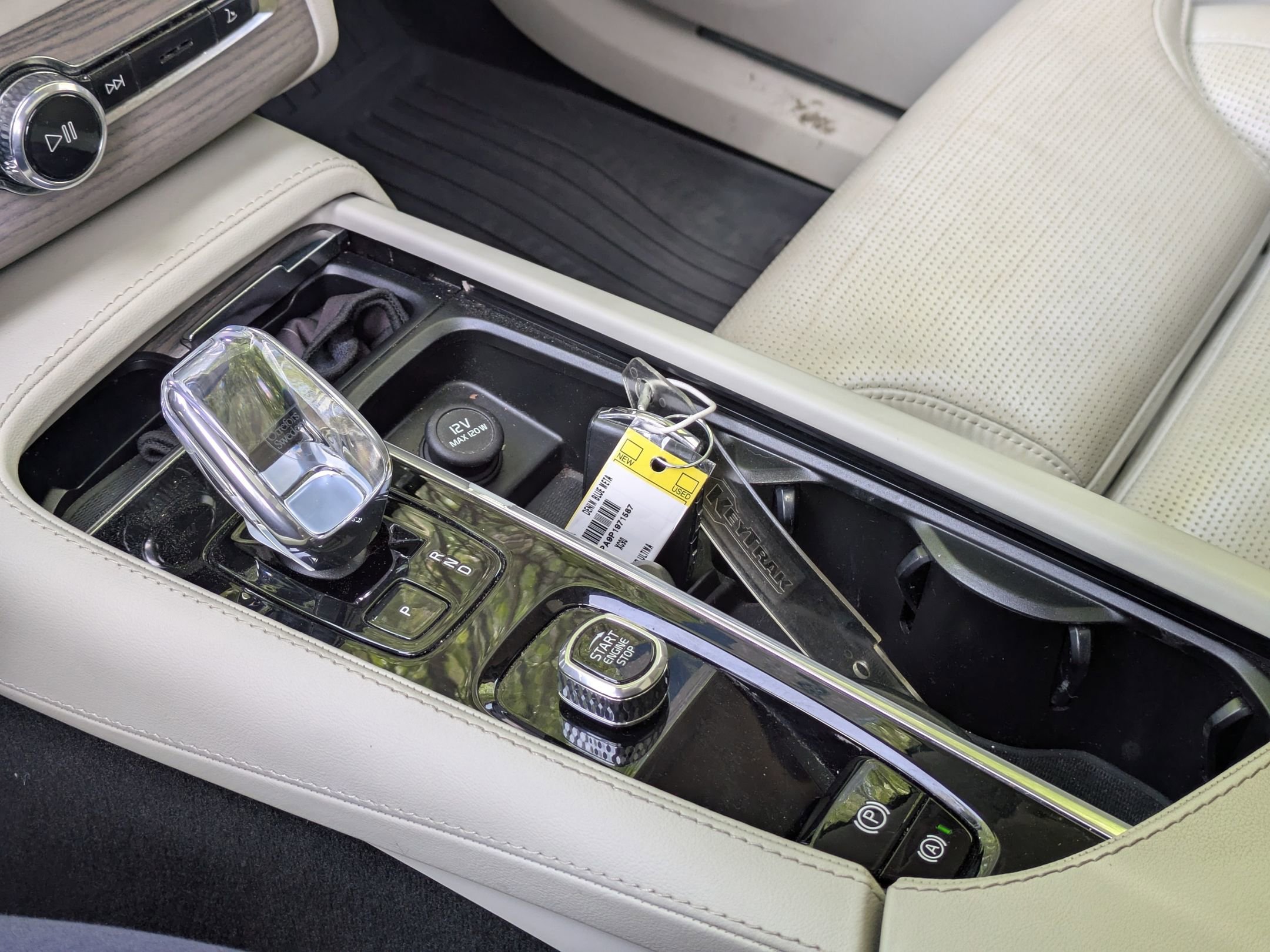 Used 2023 Volvo XC90 B6 Ultimate w/ Protection Package image 23