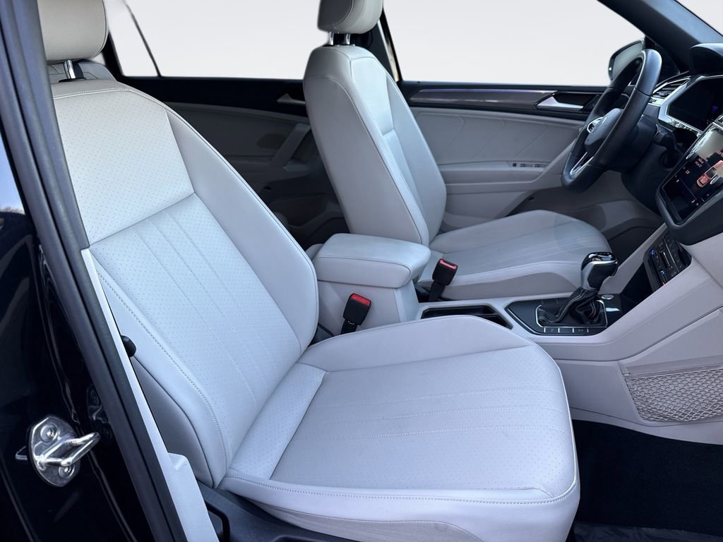 Used 2022 Volkswagen Tiguan SE R-Line image 24