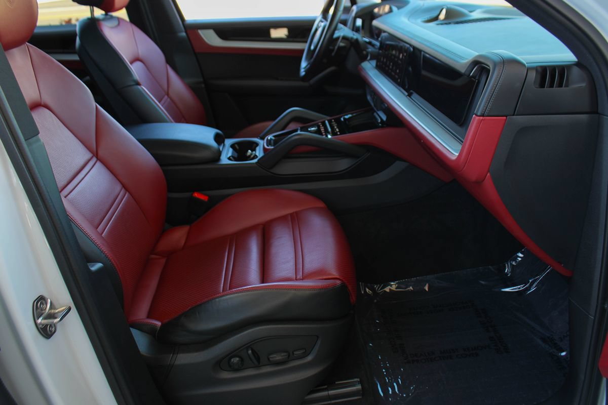 Used 2024 Porsche Cayenne S AWD/4WD image 21