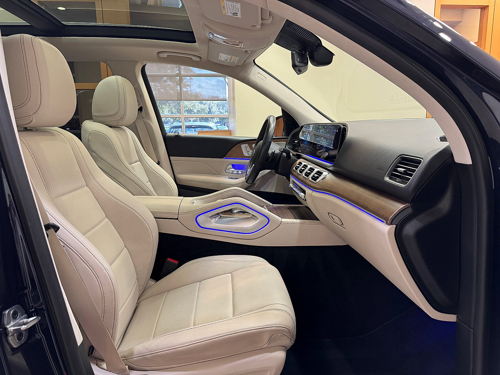 Used 2022 Mercedes-Benz GLE 350 4MATIC w/ Premium Package image 8