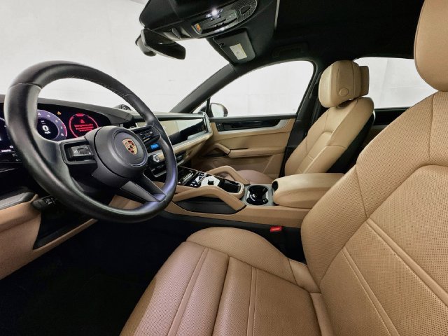 Used 2024 Porsche Cayenne Coupe w/ Premium Package Plus AWD/4WD image 19