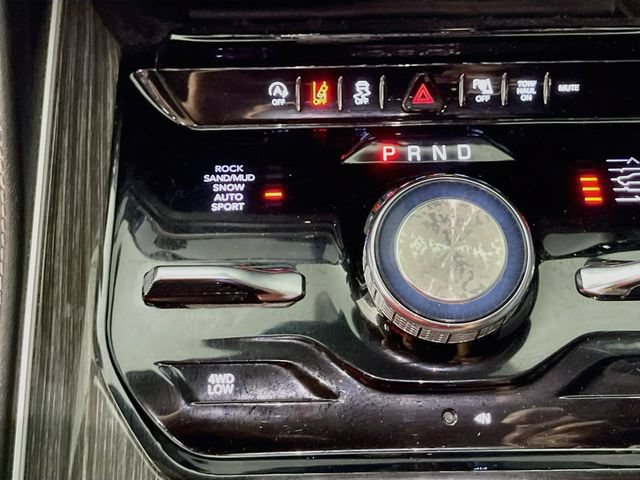 Used 2022 Jeep Wagoneer Series III w/ Premium Group I AWD/4WD image 18