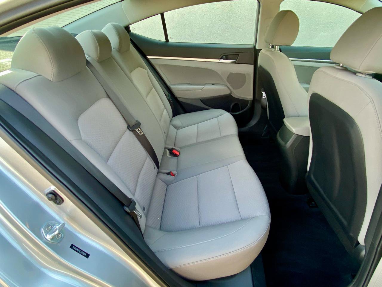 Used 2020 Hyundai Elantra SE FWD image 22