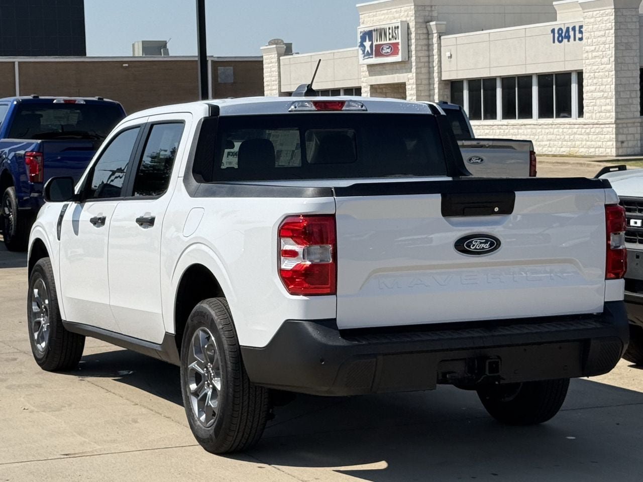 New 2026 Ford Maverick XLT w/ XLT Luxury Package FWD image 6