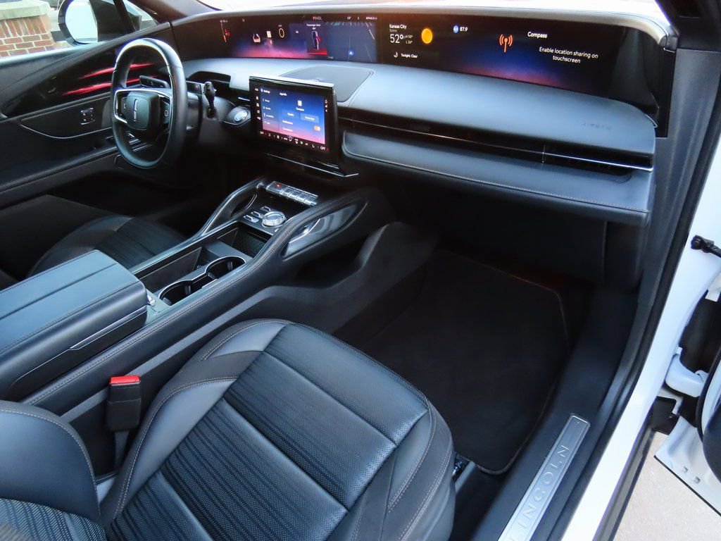 Used 2024 Lincoln Nautilus Reserve w/ Jet Appearance Package (87T) image 12