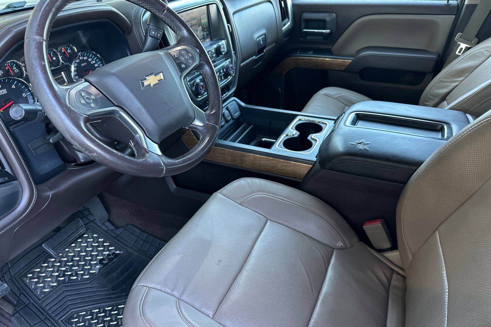 Used 2015 Chevrolet Silverado 1500 LTZ RWD image 9