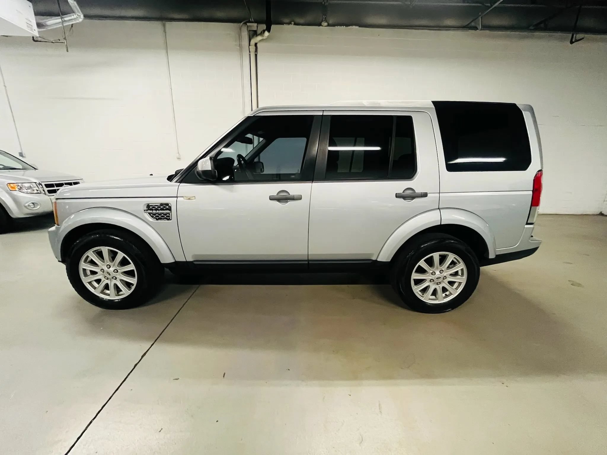 Used 2010 Land Rover LR4 HSE AWD/4WD image 5
