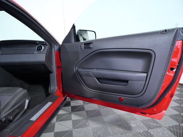 Used 2005 Ford Mustang Coupe RWD image 10