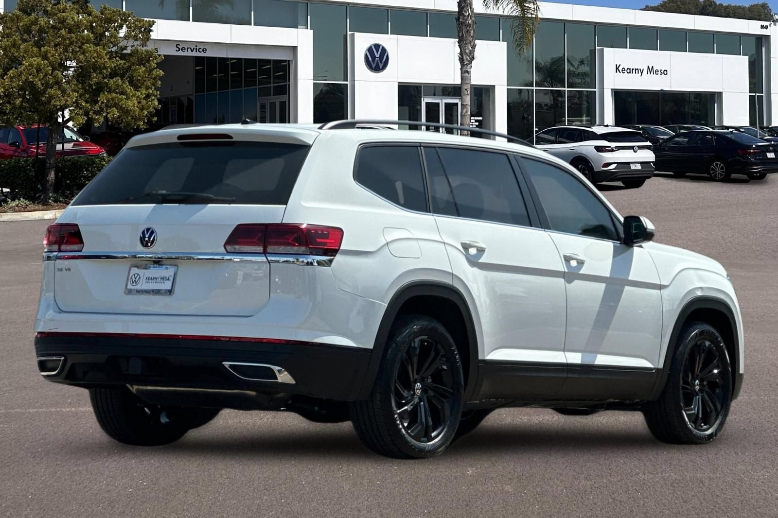 Used 2023 Volkswagen Atlas SE w/ Black Wheel Package FWD image 4