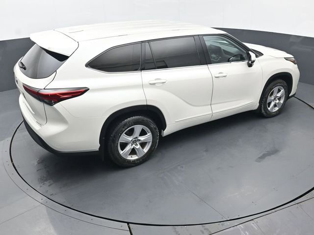 Used 2021 Toyota Highlander LE AWD/4WD image 40