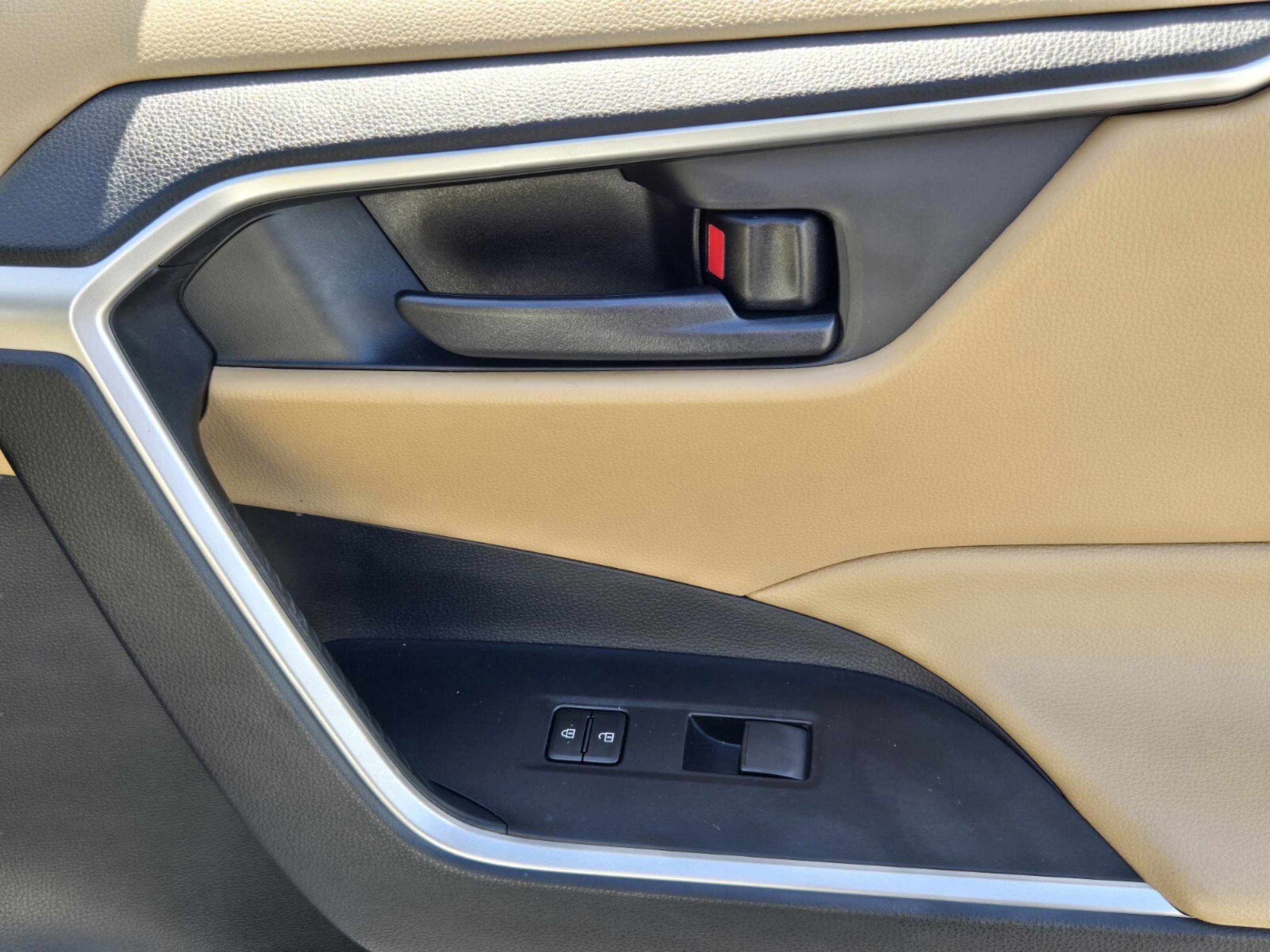 Used 2020 Toyota RAV4 LE image 26