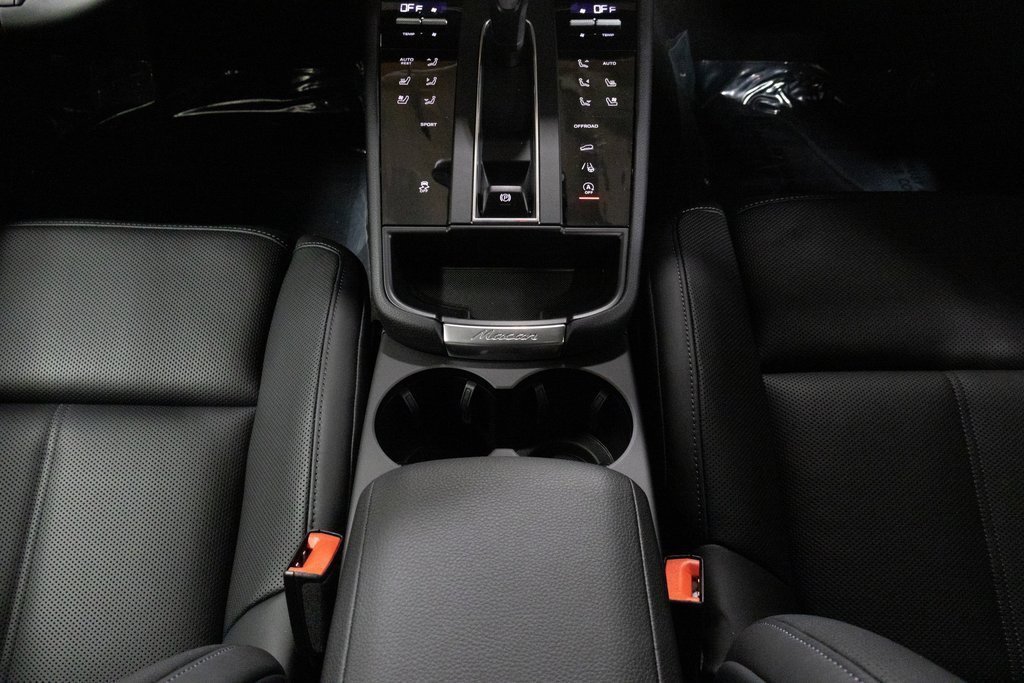 Used 2025 Porsche Macan image 15