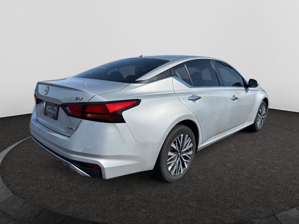Used 2023 Nissan Altima 2.5 SV w/ SV Premium Package AWD/4WD image 5