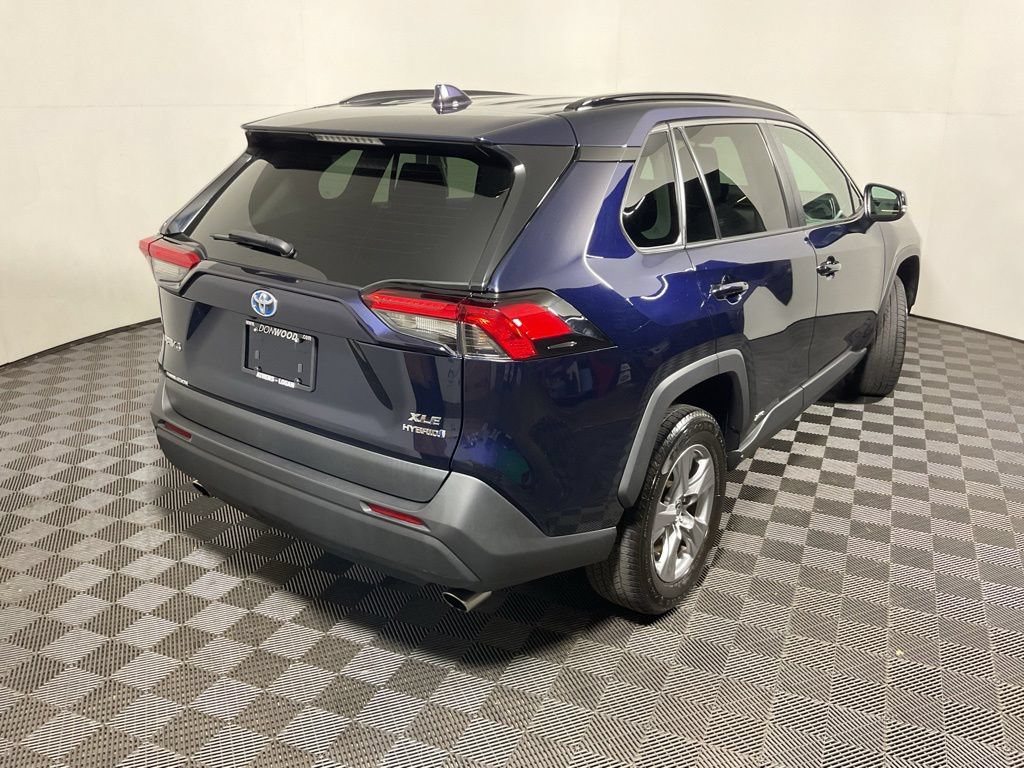 Used 2022 Toyota RAV4 XLE AWD/4WD image 17