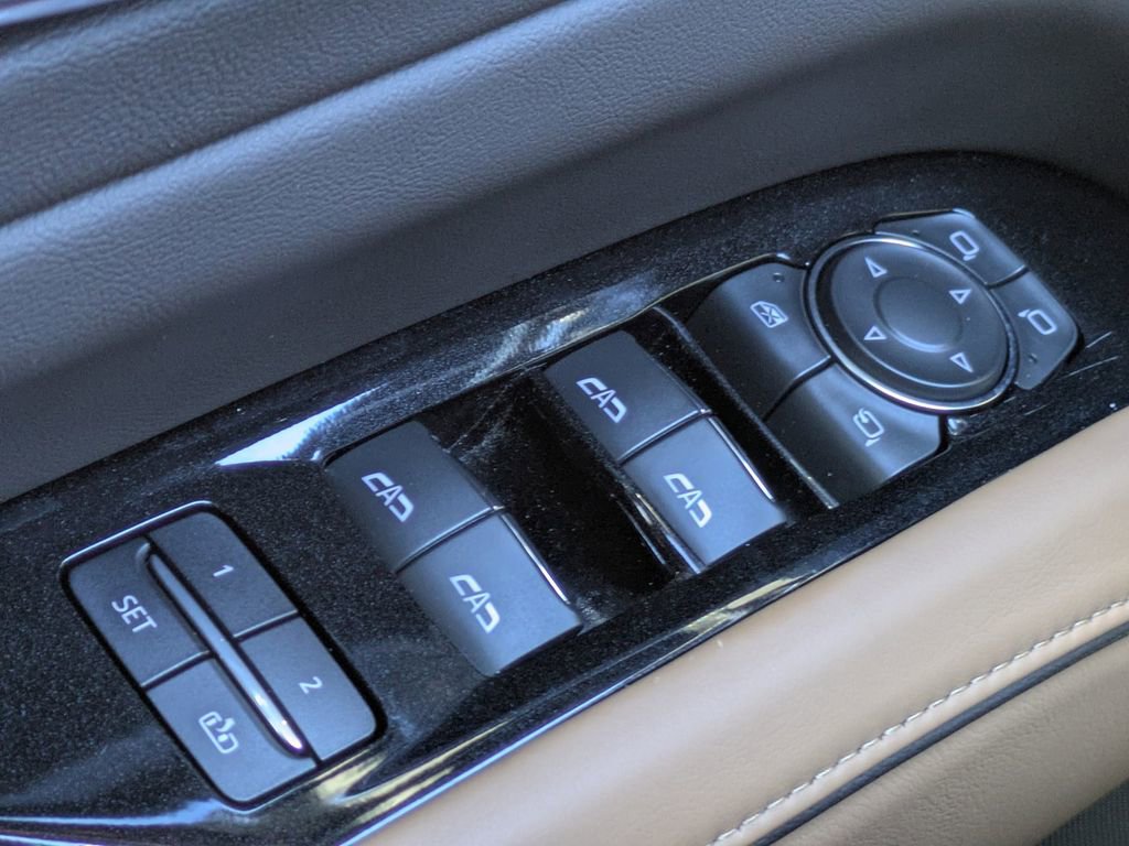 Used 2021 Cadillac Escalade ESV Premium Luxury AWD/4WD image 26