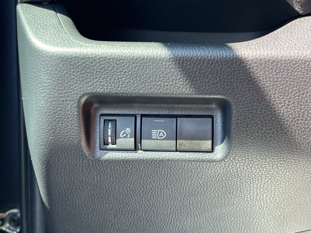 Used 2021 Toyota RAV4 XLE AWD/4WD image 20