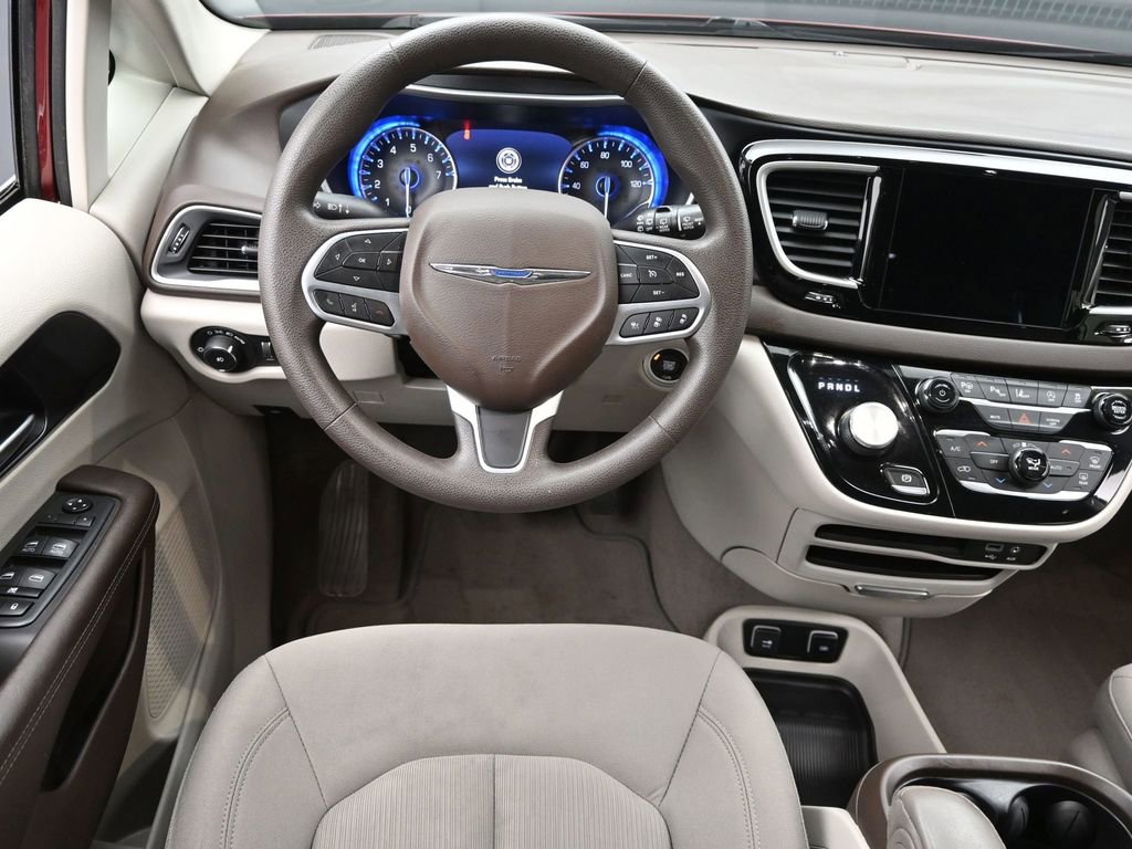 Used 2020 Chrysler Pacifica Touring w/ Advanced Safetytec Group image 12