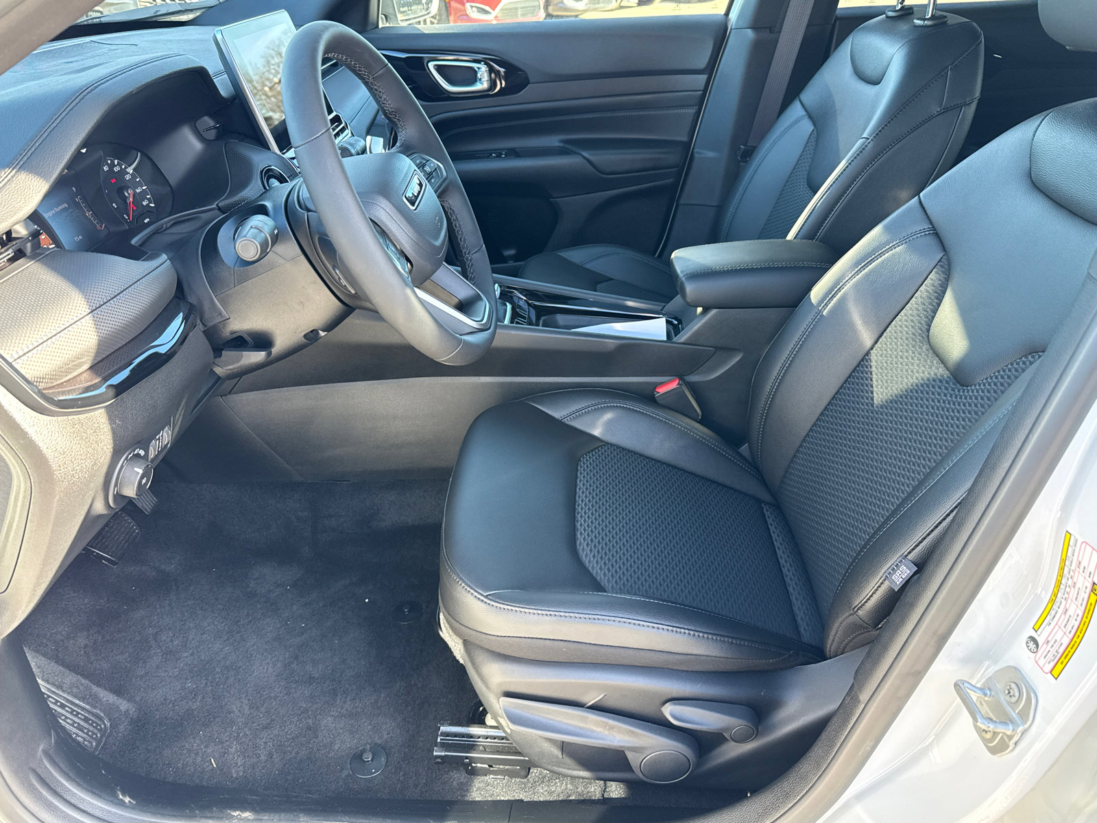 New 2025 Jeep Compass Latitude w/ Altitude Special Edition image 10