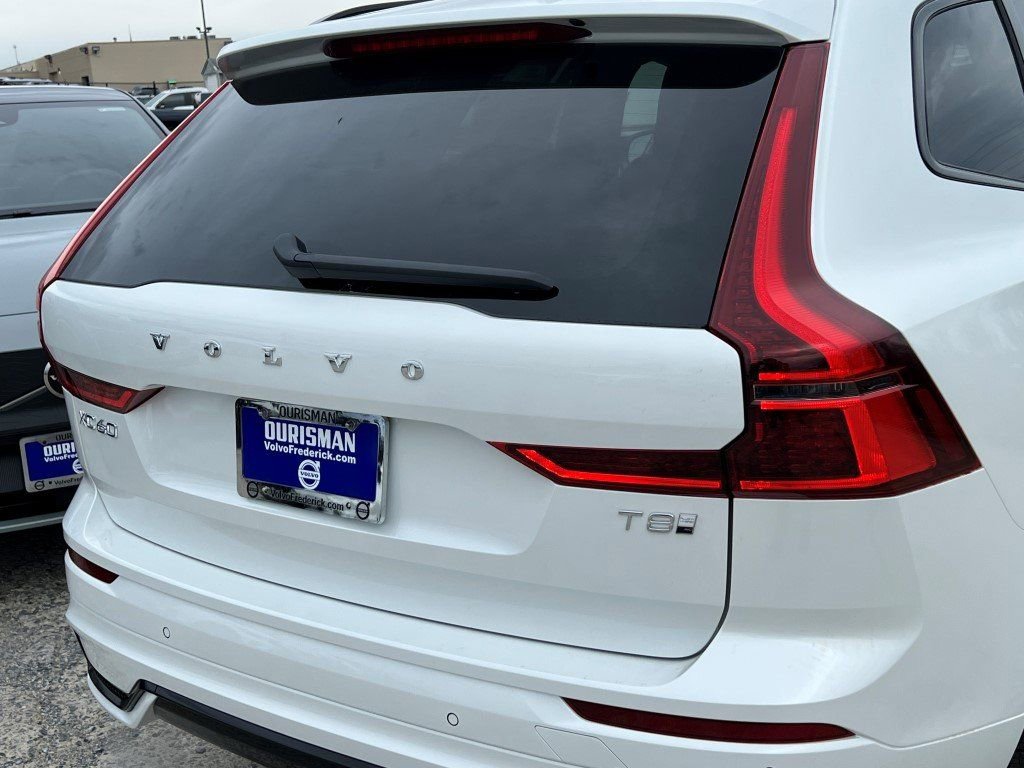 New 2026 Volvo XC60 T8 Core w/ Climate Package image 5