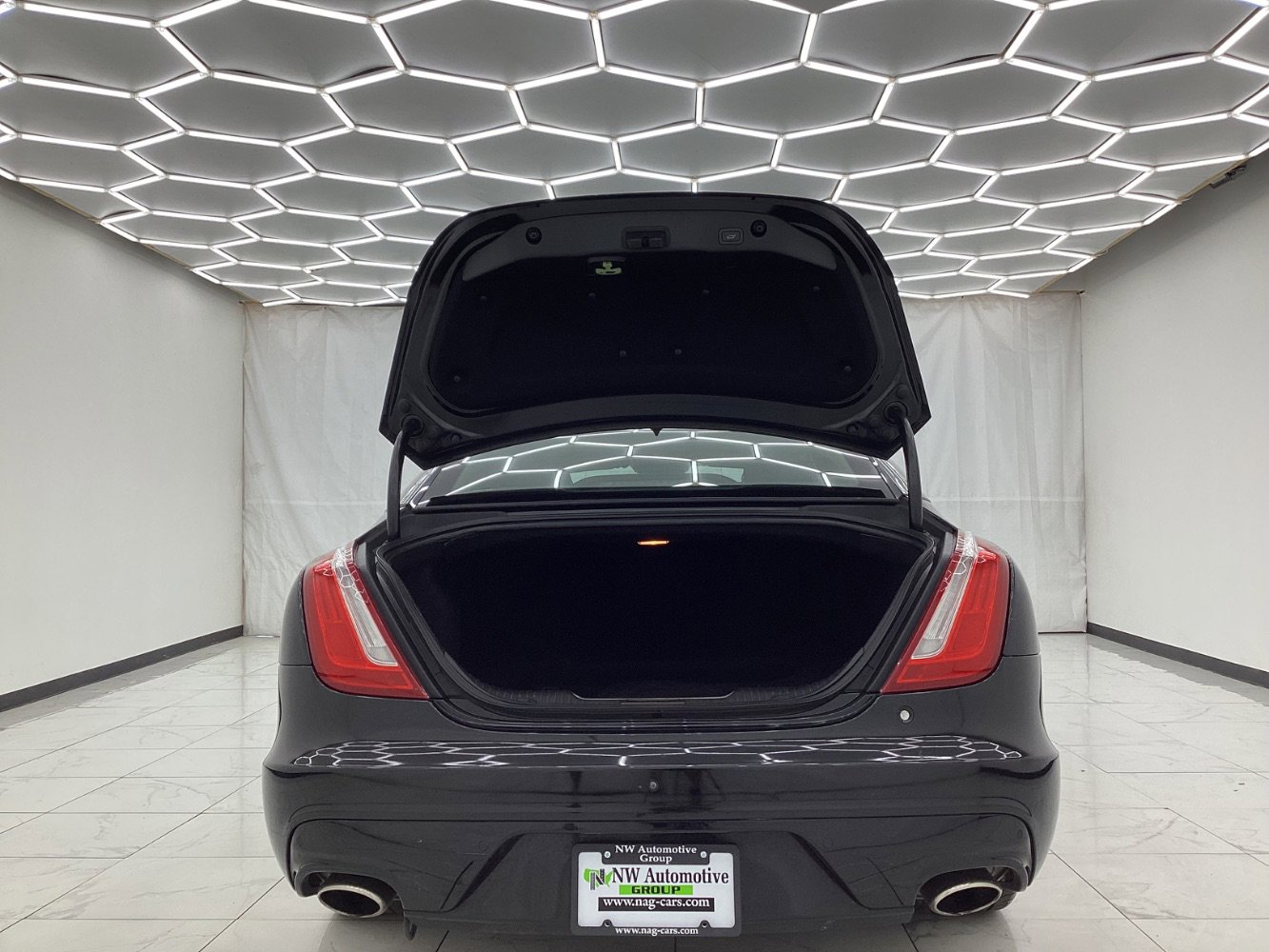 Used 2018 Jaguar XJ R-Sport image 47