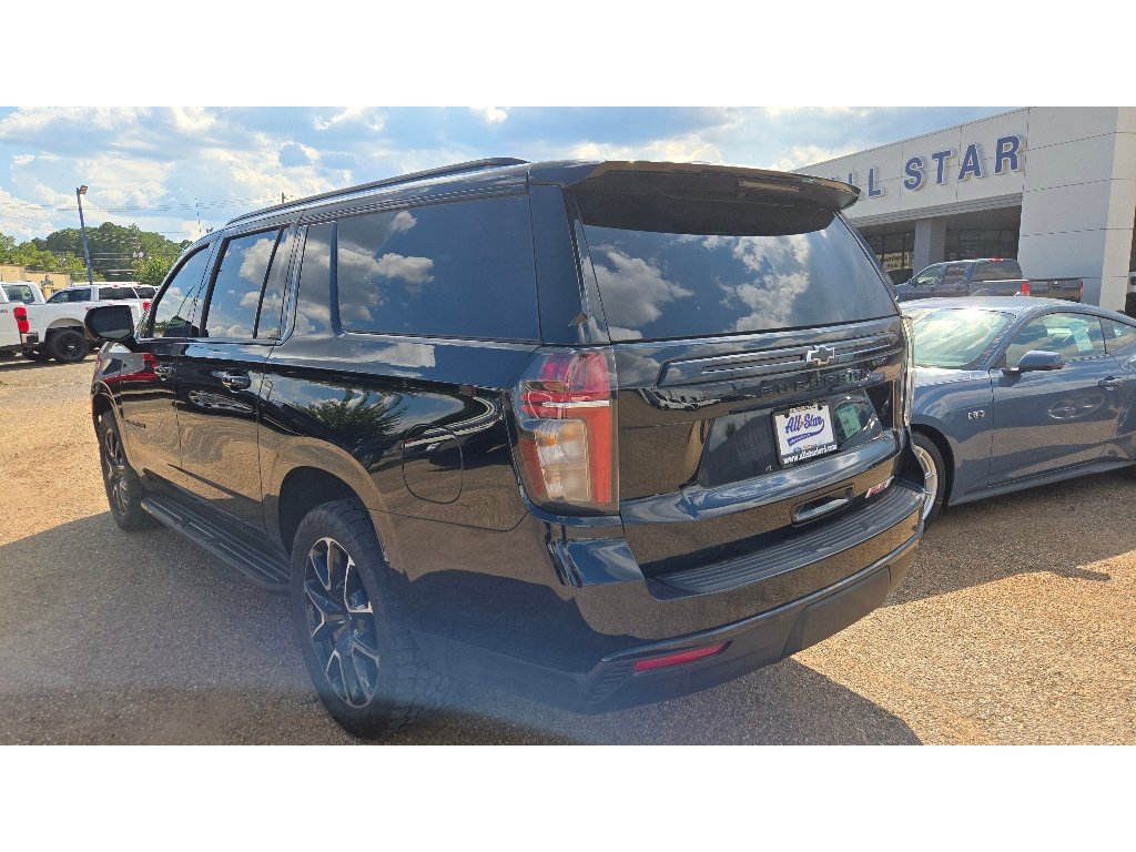 Used 2024 Chevrolet Suburban RST w/ Luxury Package AWD/4WD image 4