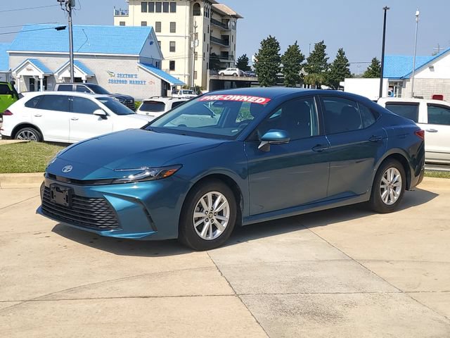 Used 2025 Toyota Camry LE FWD image 1