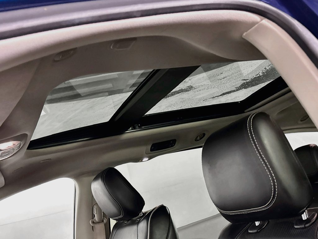 Used 2023 Chrysler Pacifica Limited FWD image 19