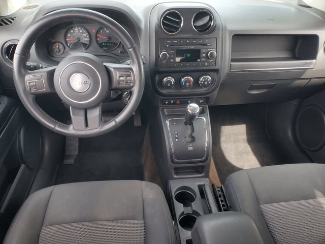 Used 2013 Jeep Compass Latitude FWD image 22
