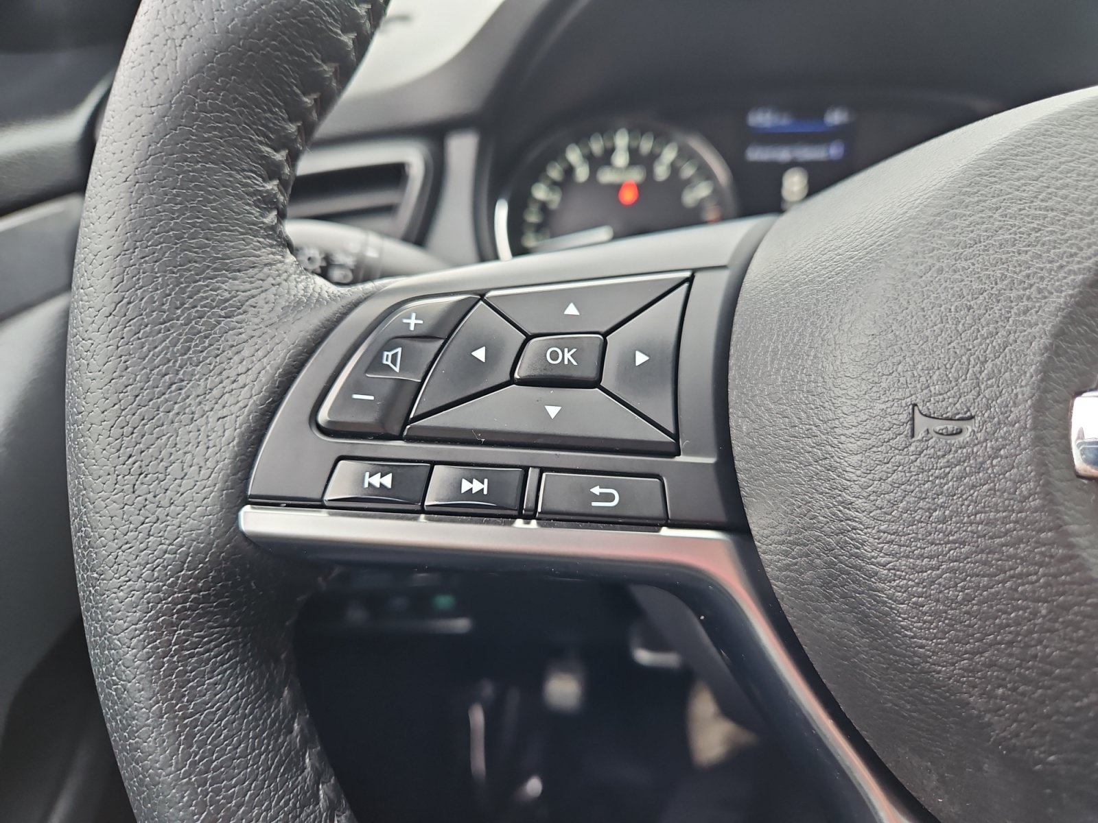 Used 2019 Nissan Rogue SV AWD/4WD image 24