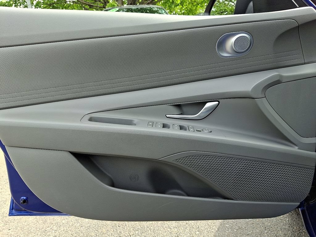 Used 2023 Hyundai Elantra SEL FWD image 12