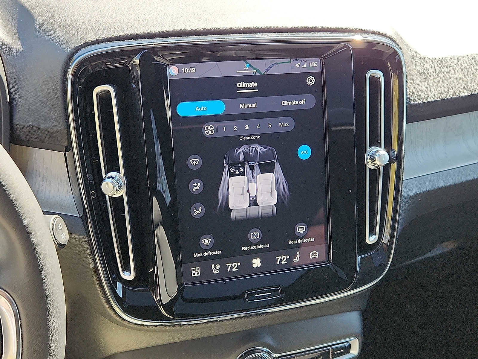 Certified 2023 Volvo XC40 B5 Plus w/ Protection Package Premier AWD/4WD image 15