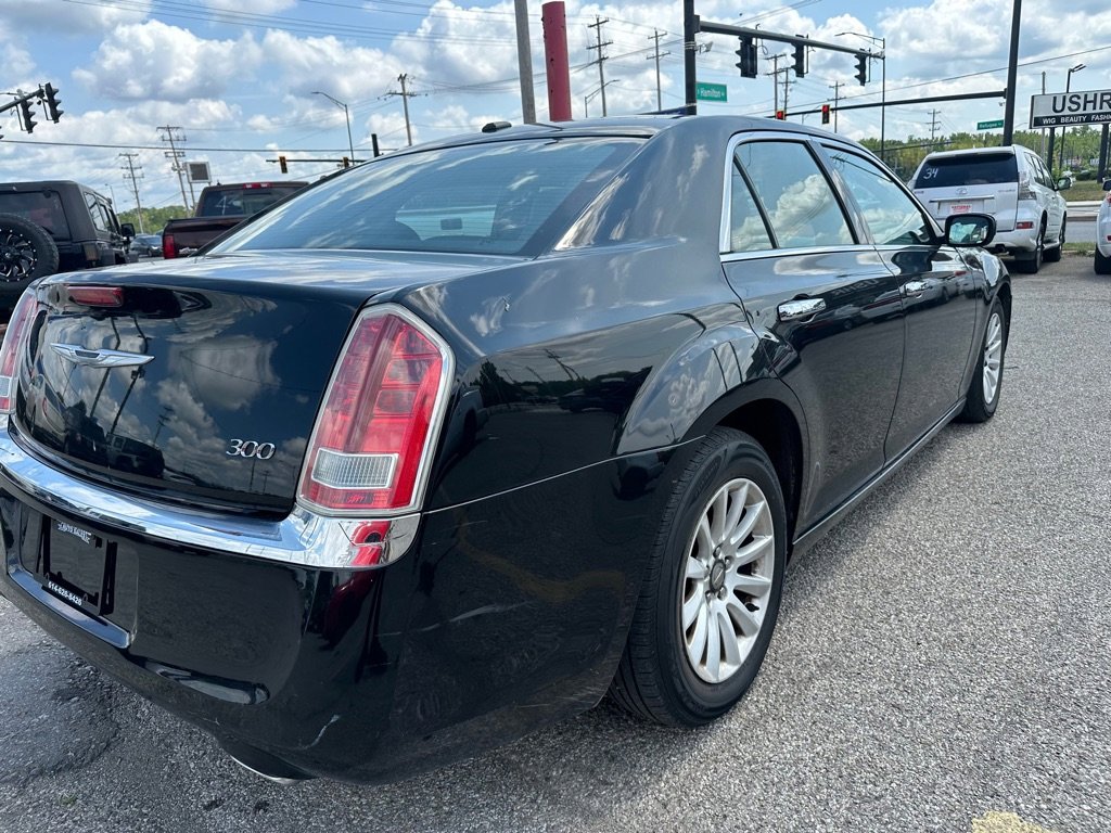 Used 2013 Chrysler 300 Touring image 4