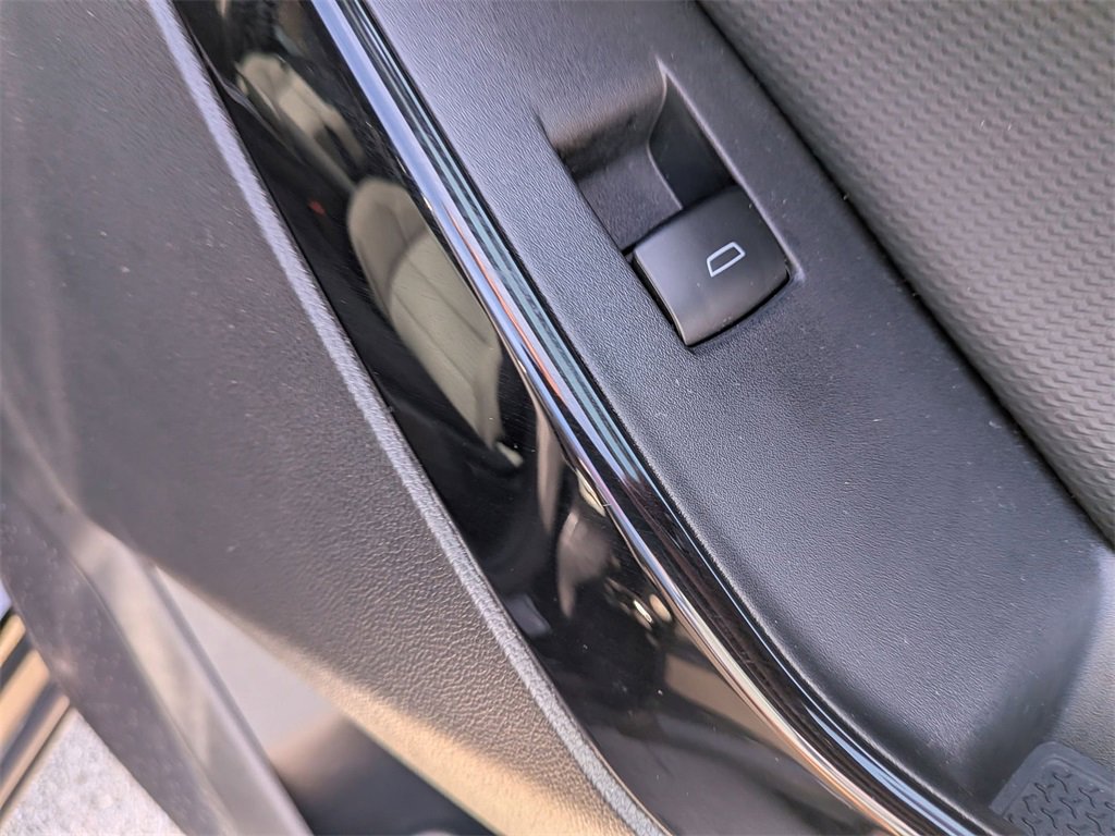 Used 2025 Chevrolet Equinox LT image 32