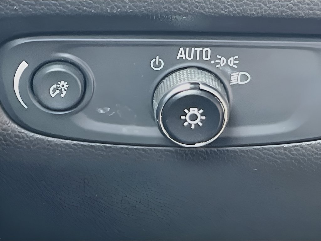 Used 2023 Chevrolet Traverse Premier w/ Redline Edition AWD/4WD image 10