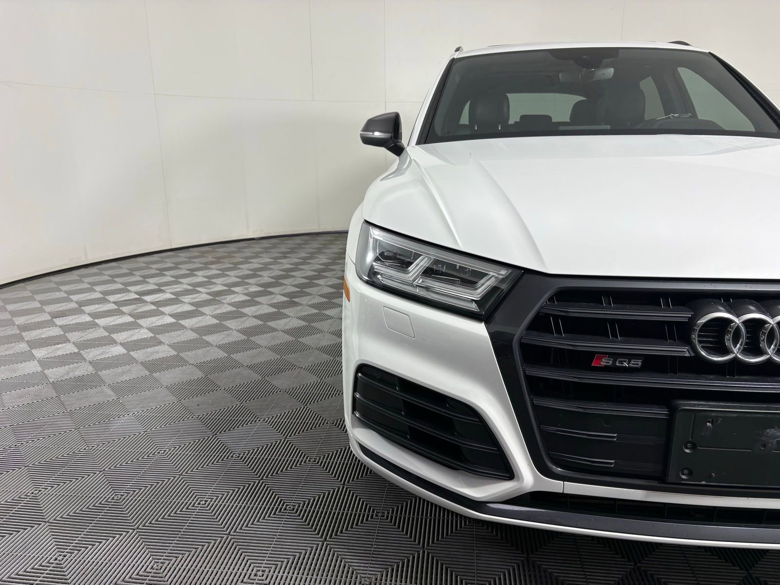 Used 2019 Audi SQ5 Premium Plus w/ Premium Plus Package AWD/4WD image 2