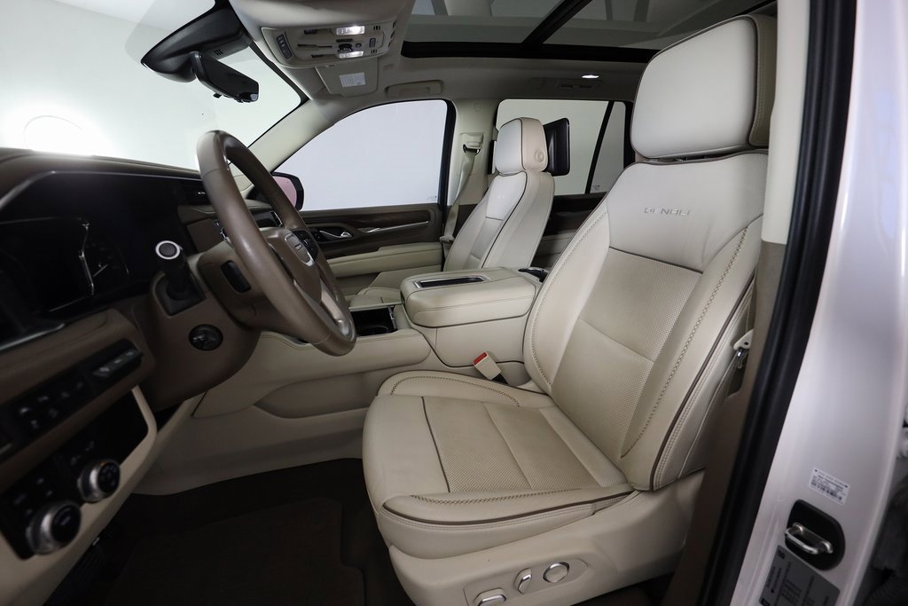 Used 2021 GMC Yukon Denali w/ Denali Premium Package image 18