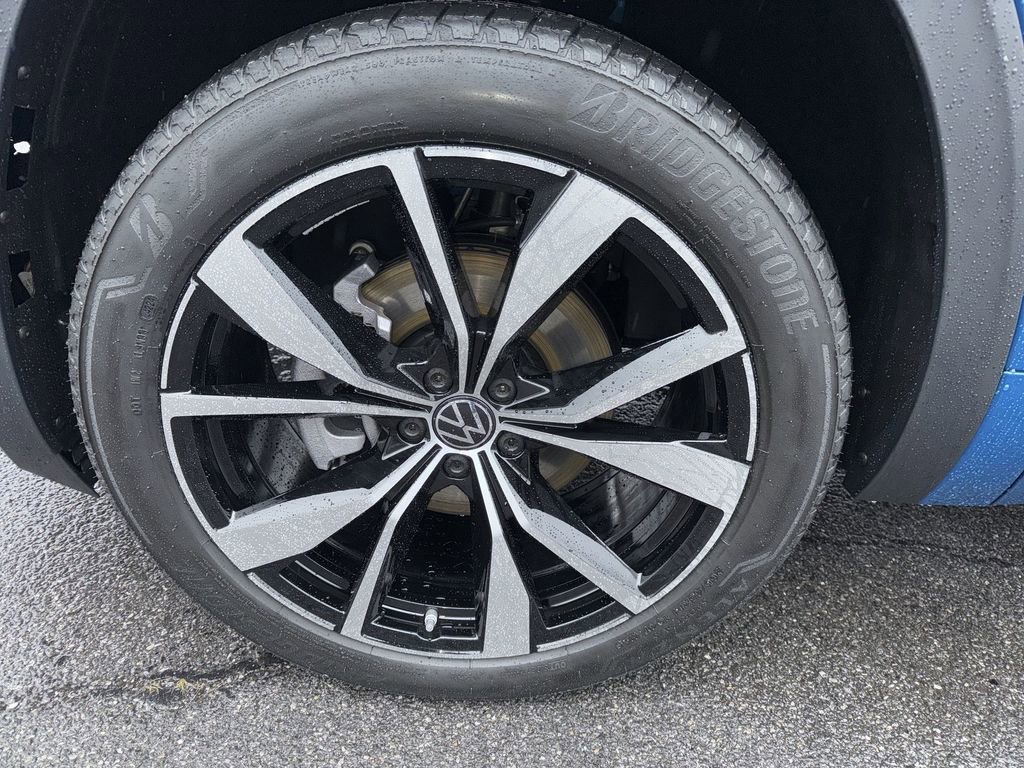 New 2025 Volkswagen Atlas Cross Sport SEL Premium R-Line AWD/4WD image 8