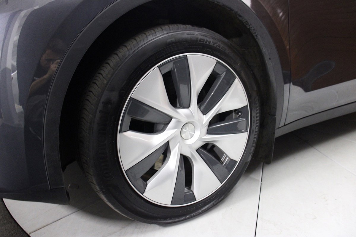 Used 2024 Tesla Model Y Long Range AWD/4WD image 6