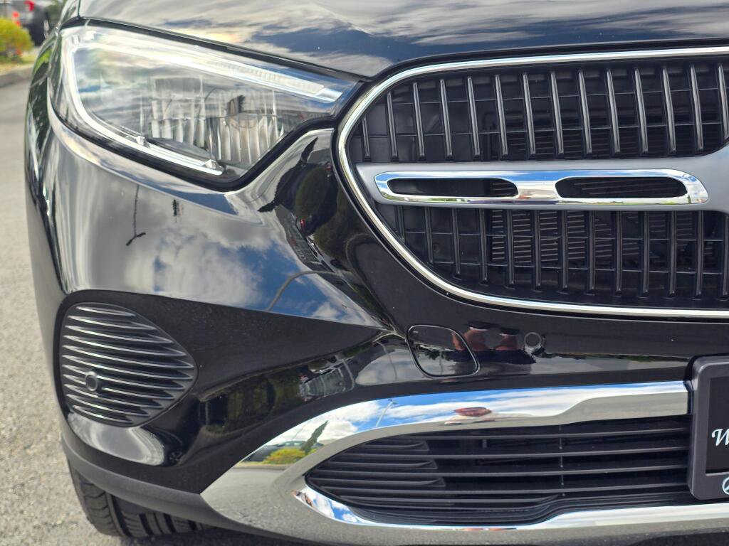 Used 2025 Mercedes-Benz GLC 300 4MATIC image 30