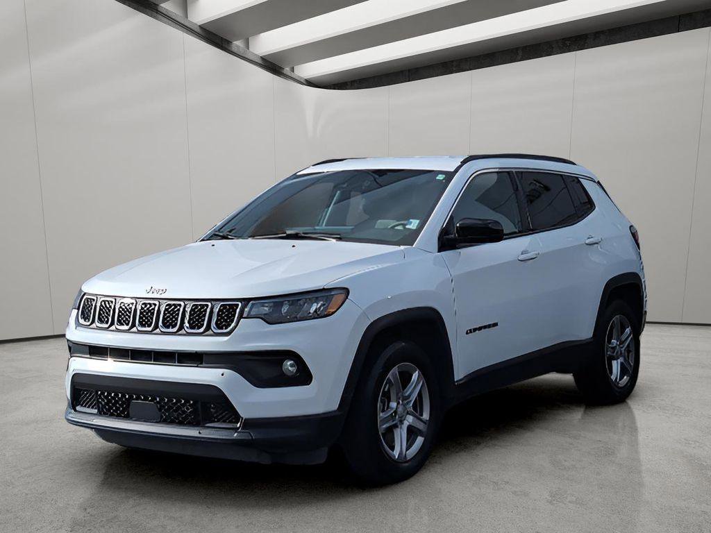 Used 2024 Jeep Compass Latitude AWD/4WD image 1