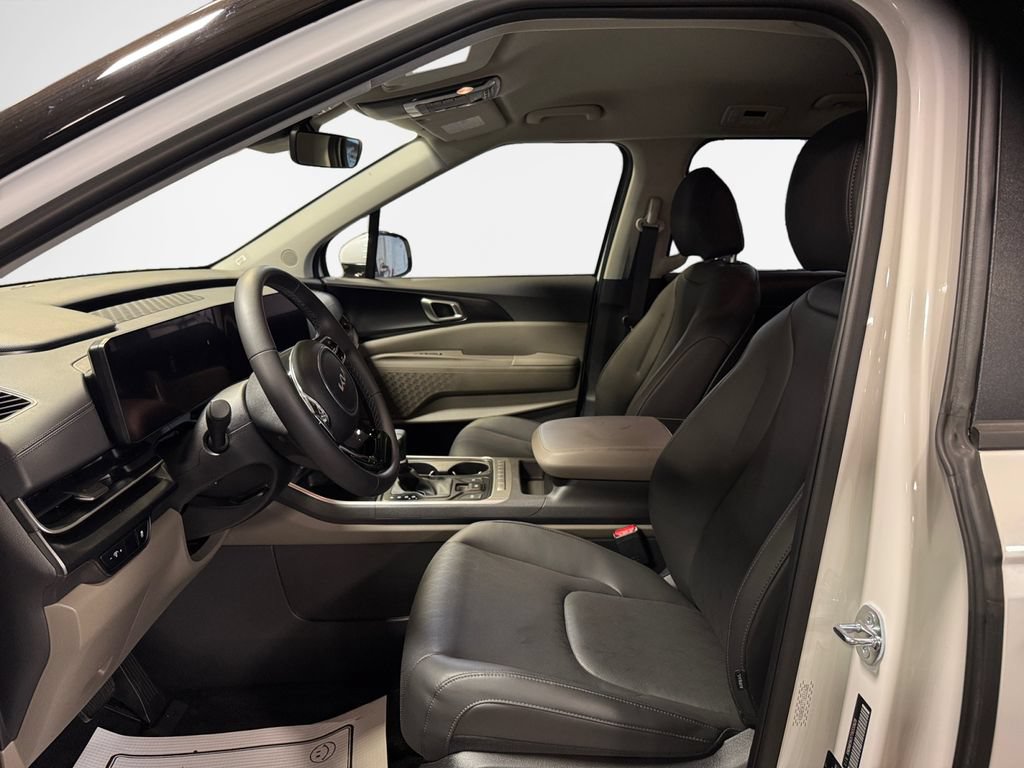 Certified 2026 Kia Carnival FWD image 12