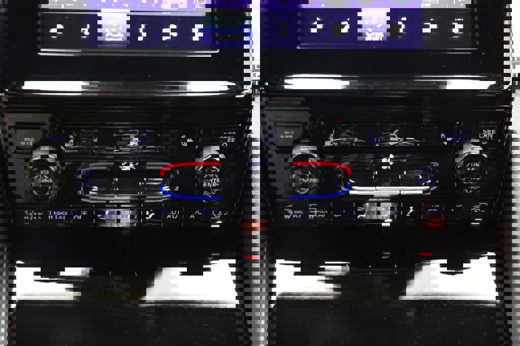 Used 2025 Jeep Grand Cherokee Altitude AWD/4WD image 21