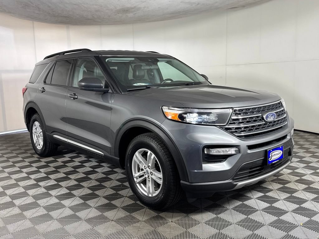 Used 2023 Ford Explorer XLT w/ Equipment Group 202A AWD/4WD image 4
