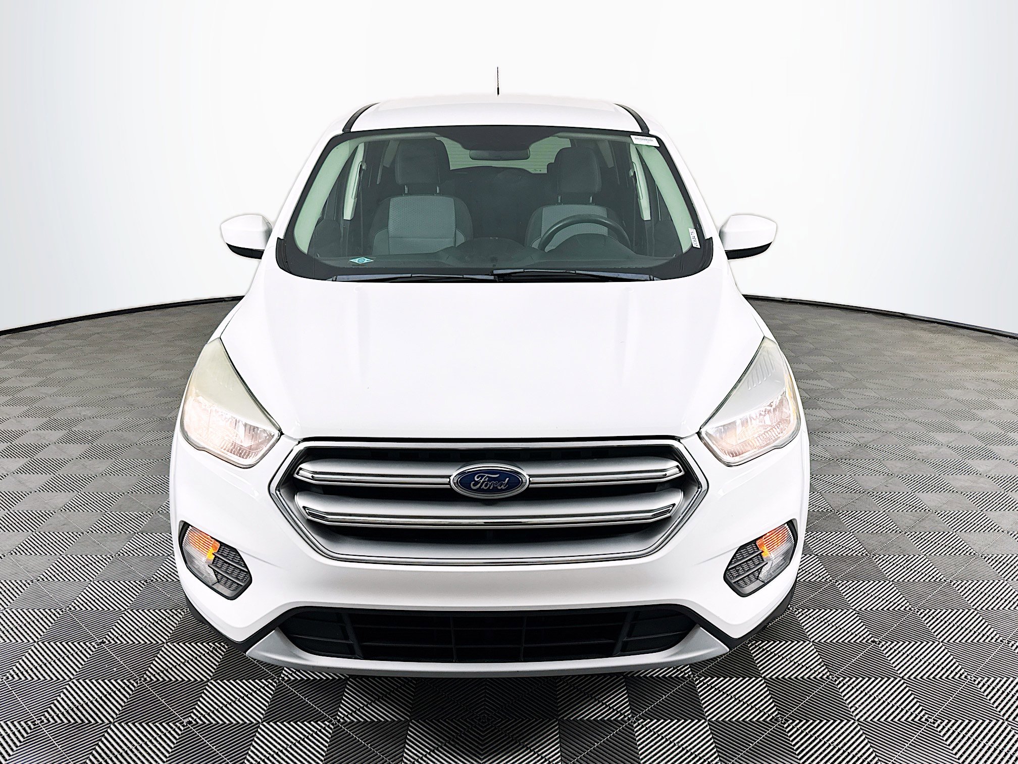 Used 2017 Ford Escape SE FWD image 2