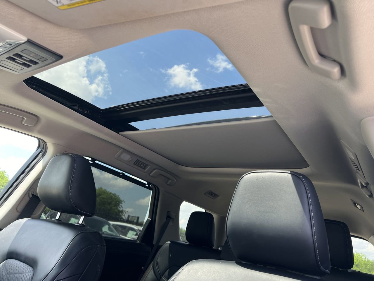 Certified 2023 Nissan Pathfinder Platinum w/ Black Appearance Package image 11